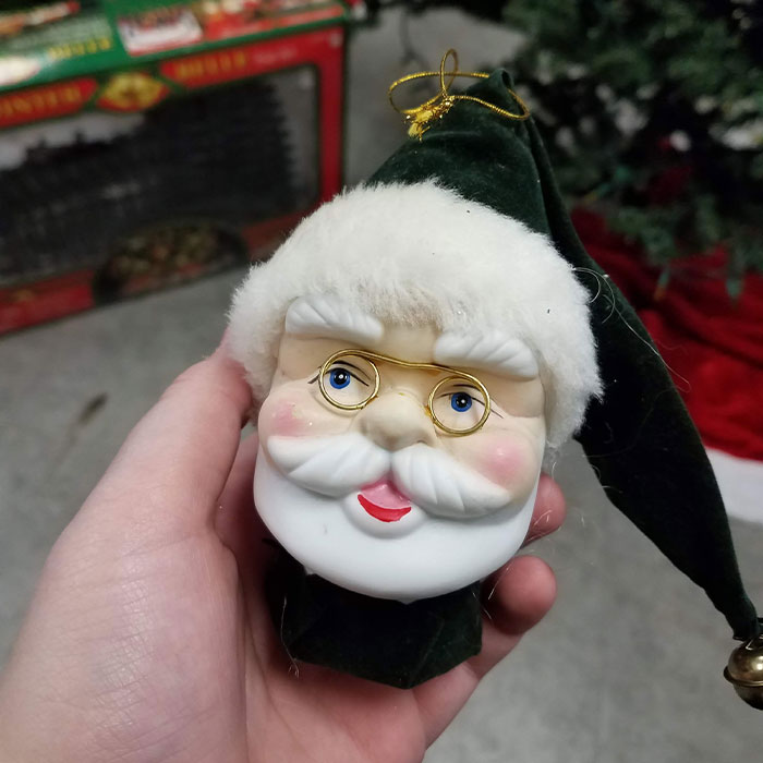 Hey Pandas, Post Your Creepiest Christmas Decorations (Closed)
