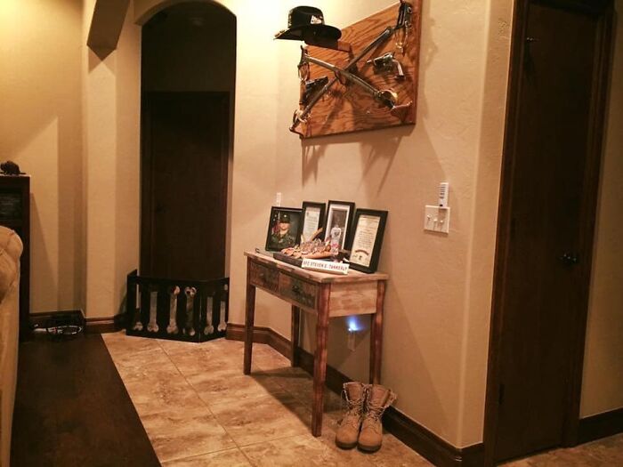 This Pic Is Years Old He’s Not Good At Hiding