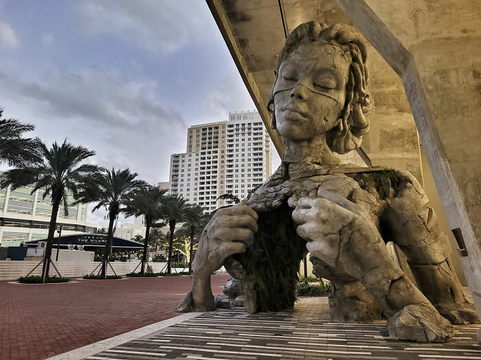 Giant Sculpture Of A Woman Opening Her Chest To Reveal A Fern-Covered Tunnel Appears In Florida Giant Sculpture Of A Woman Opening Her Chest To Reveal A Fern-Covered Tunnel Appears In Florida