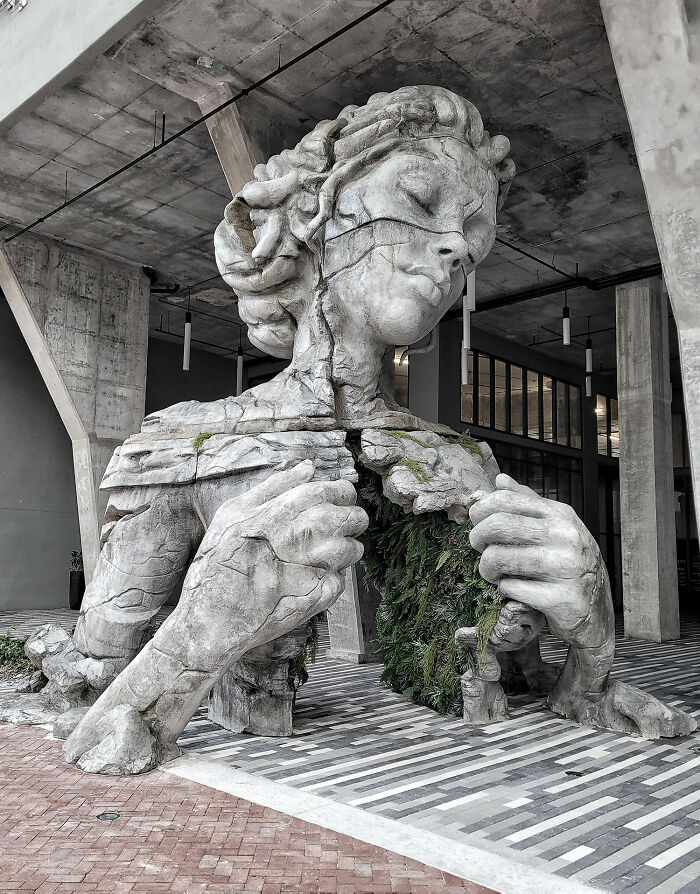 Giant Sculpture Of A Woman Opening Her Chest To Reveal A Fern-Covered Tunnel Appears In Florida Giant Sculpture Of A Woman Opening Her Chest To Reveal A Fern-Covered Tunnel Appears In Florida