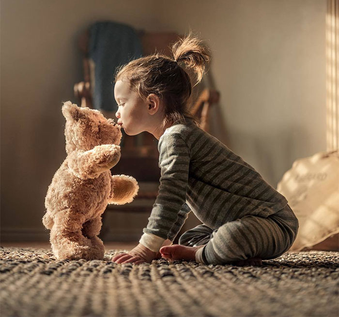 As A Dad Of Four, I’ve Been Taking Photos Of My Kids With Their Brother Bear For Years (30 Pics)