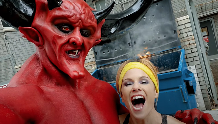 Ryan Reynolds And Taylor Swift Debut A New Ad For Their Dating App And It Perfectly Represents This Year