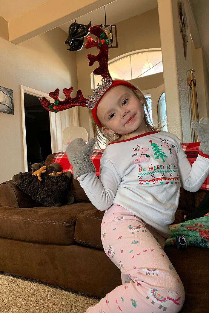 Officer Meets A Beaten-Up Toddler During Welfare Check, Decides To Give Her His Heart And His Home Officer Meets A Beaten-Up Toddler During Welfare Check, Decides To Give Her His Heart And His Home