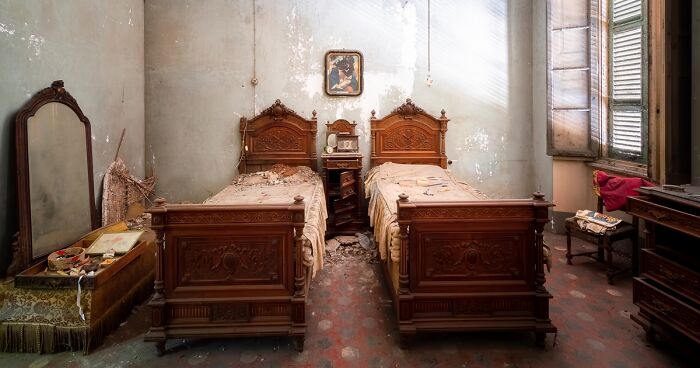 Here’s What’s Inside This Art-Nouveau Abandoned Palace That I Found Hidden In A Small Town (18 Pics)