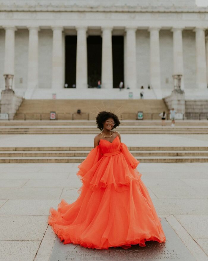 18-Year-Old High School Graduate Wears Her Prom Dress To A Tourist Spot, Gets An Impromptu Photoshoot