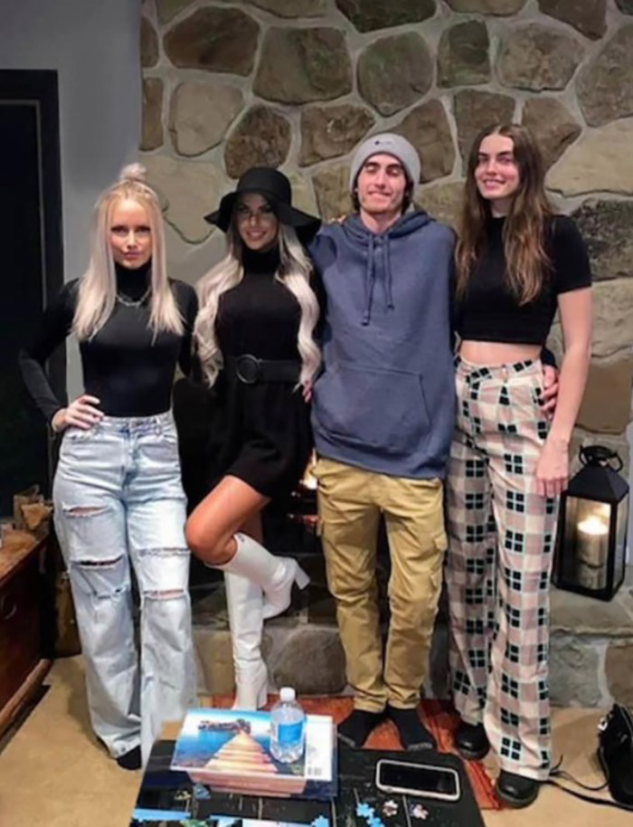 890K People On Twitter Are Cracking Up At This Dad Who Decided To Photoshop His Ex-Wife Out Of A Family Pic Before Posting It 890K People On Twitter Are Cracking Up At This Dad Who Decided To Photoshop His Ex-Wife Out Of A Family Pic Before Posting It