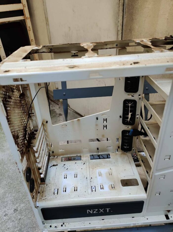 F You Are A Smoker, Do Not Buy A White Case