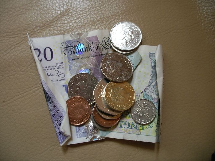 Local People Share 30 Things Tourists Do That Make Them Stand Out As A Non-Local