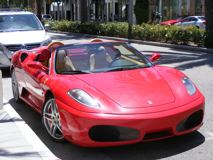 Local People Share 30 Things Tourists Do That Make Them Stand Out As A Non-Local