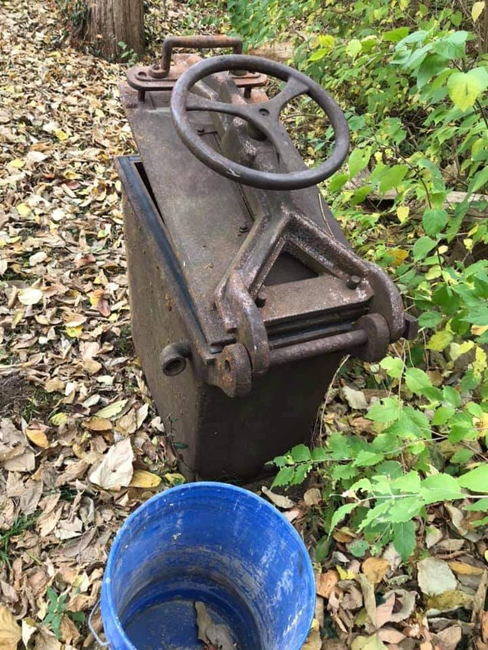Found By An Old Lakehouse, 5 Gallon Bucket For Scale. Lid Is Stuck In This Position, Only Text To Be Found Is Pictured On The Lid. Reads No 7 194 C.