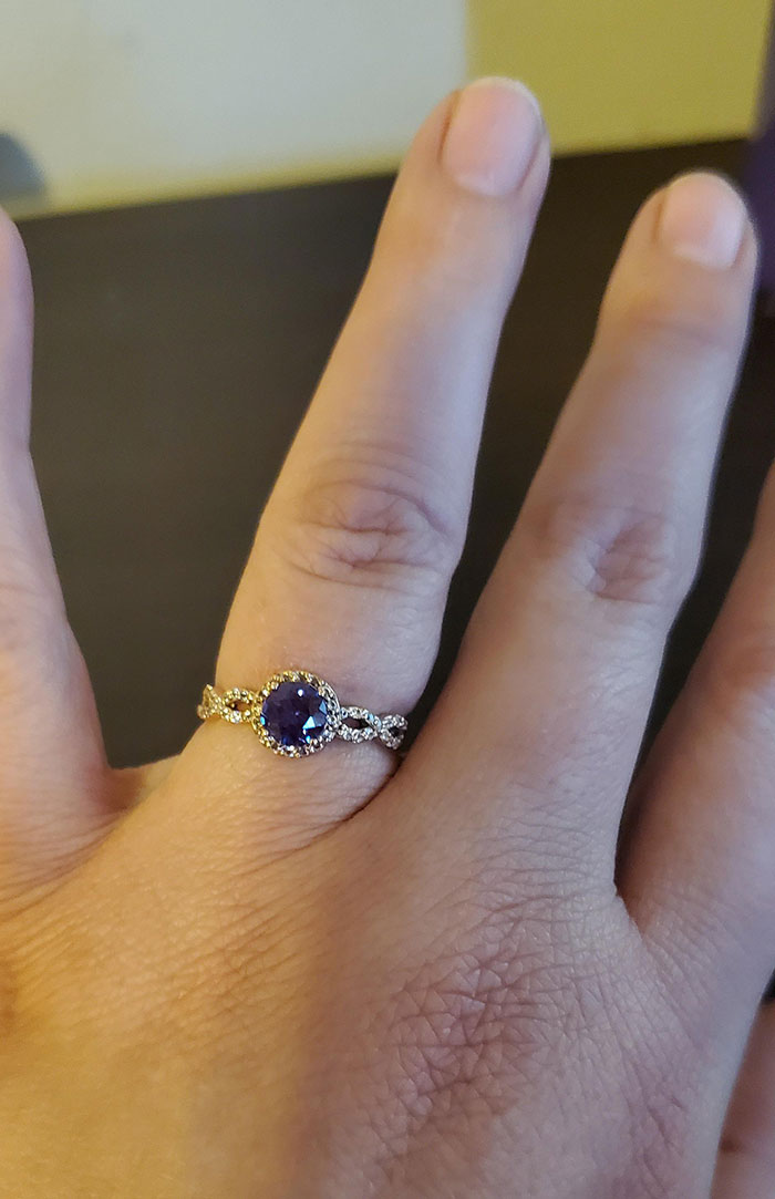 After Being Delivered To A Completely Wrong Address 2 Days Ago, The Recipient Dropped Off My Engagement Ring On Christmas Day! It's A Christmas Miracle