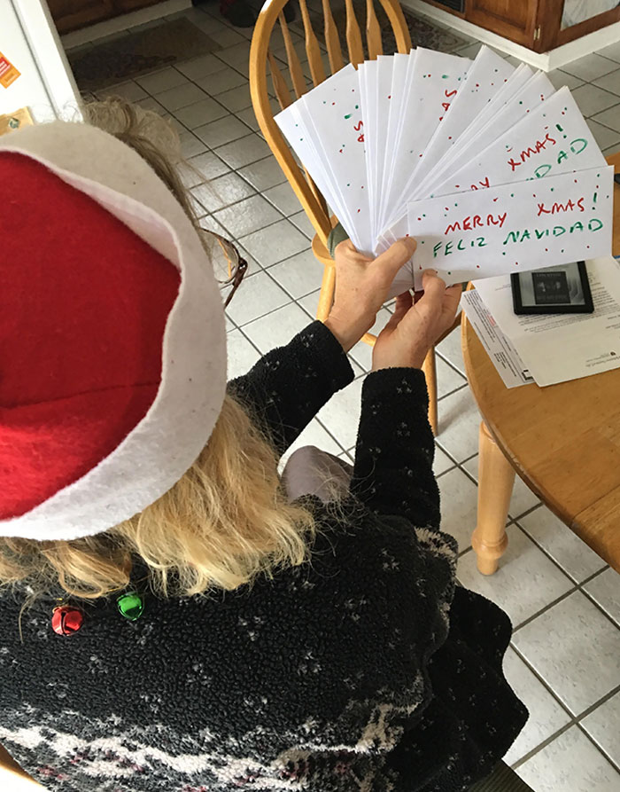 Every Christmas My Mom Goes Out And Hands Out Envelopes With $20 Cash In Them To Random Strangers In Our Town