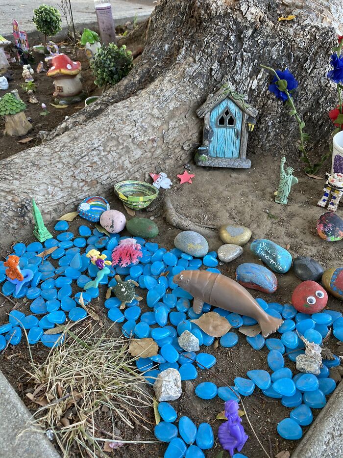 4-Year-Old Feels Lonely In Quarantine, Sets Up A Fairy Garden, Her Neighbor Notices And Pretends To Be A Fairy Named Sapphire For 9 Months 4-Year-Old Feels Lonely In Quarantine, Sets Up A Fairy Garden, Her Neighbor Notices And Pretends To Be A Fairy Named Sapphire For 9 Months