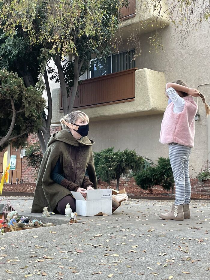 4-Year-Old Feels Lonely In Quarantine, Sets Up A Fairy Garden, Her Neighbor Notices And Pretends To Be A Fairy Named Sapphire For 9 Months 4-Year-Old Feels Lonely In Quarantine, Sets Up A Fairy Garden, Her Neighbor Notices And Pretends To Be A Fairy Named Sapphire For 9 Months