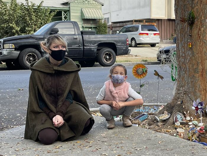 4-Year-Old Feels Lonely In Quarantine, Sets Up A Fairy Garden, Her Neighbor Notices And Pretends To Be A Fairy Named Sapphire For 9 Months