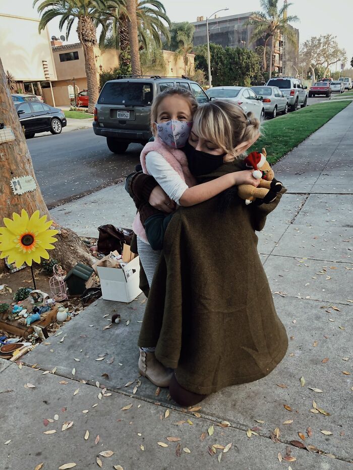 4-Year-Old Feels Lonely In Quarantine, Sets Up A Fairy Garden, Her Neighbor Notices And Pretends To Be A Fairy Named Sapphire For 9 Months
