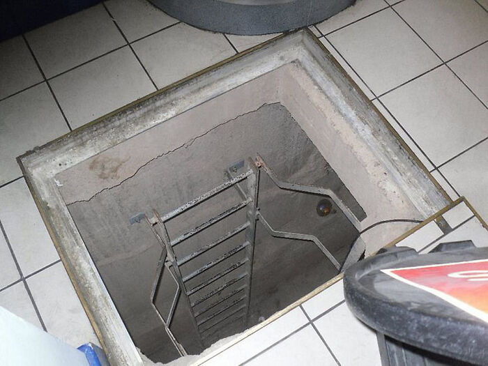 Pub In The UK 'Trapped In Time' For 27 Years And The Glasses Are Still Unwashed Pub In The UK 'Trapped In Time' For 27 Years And The Glasses Are Still Unwashed