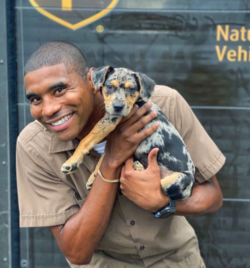 Delivery Man Continues To Take Breaks On The Way To Take Pictures And Pet The Dogs He Meets (New Pics)