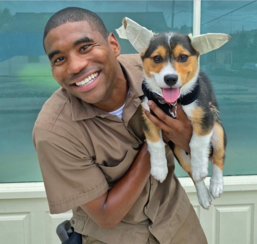 Delivery Man Continues To Take Breaks On The Way To Take Pictures And Pet The Dogs He Meets (New Pics)