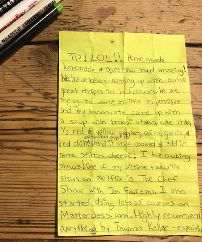 Cat Brings Its Parents A Note From The Neighbors He Visits, They Become Pen Pals With The Cat As Their Postman