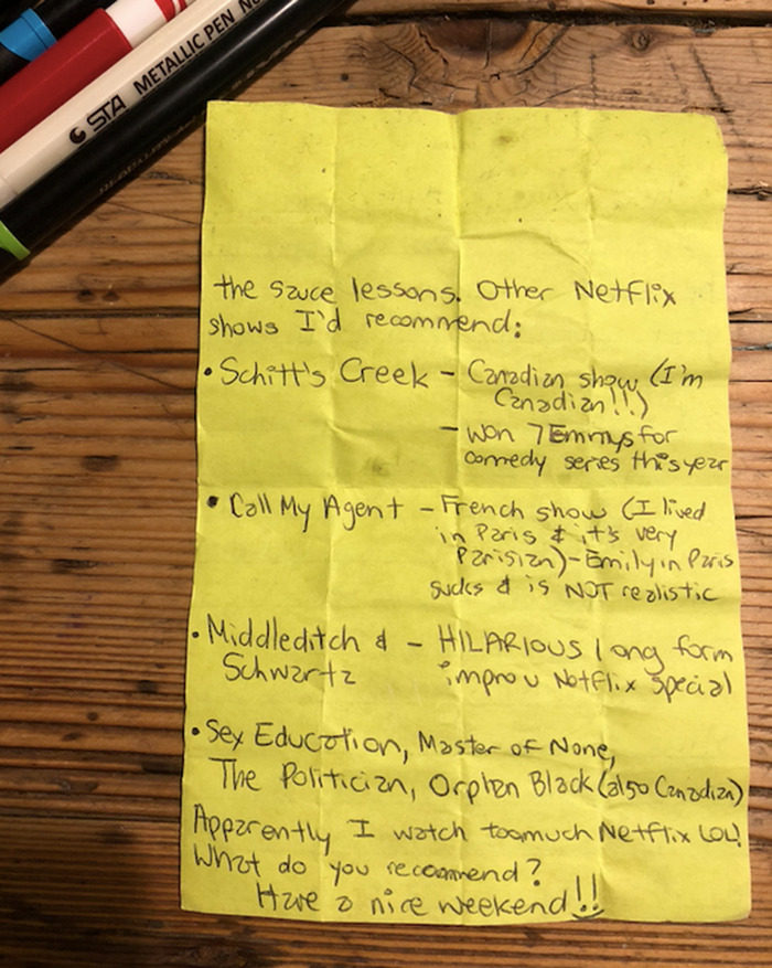 Cat Brings Its Parents A Note From The Neighbors He Visits, They Become Pen Pals With The Cat As Their Postman