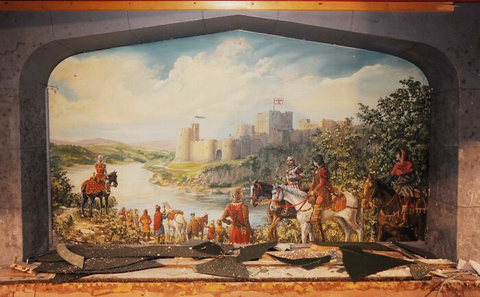 Pub In The UK 'Trapped In Time' For 27 Years And The Glasses Are Still Unwashed