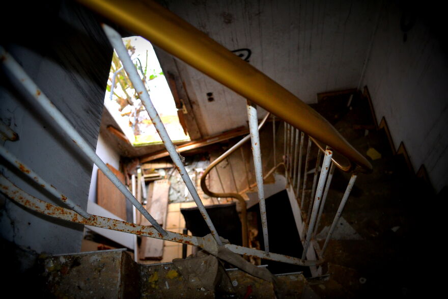 My Exploration Of A Clinic That Was Abandoned In 2002, From One Day To The Next