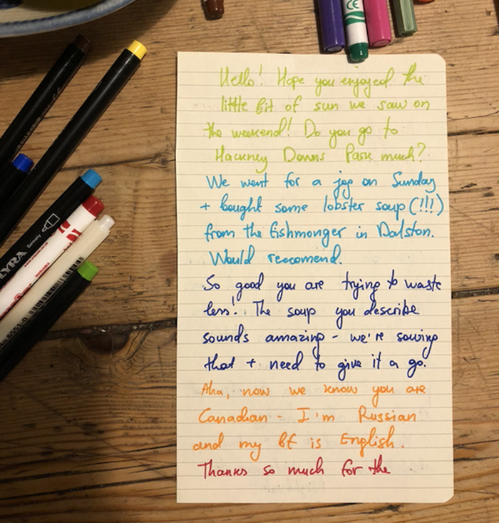 Cat Brings Its Parents A Note From The Neighbors He Visits, They Become Pen Pals With The Cat As Their Postman Cat Brings Its Parents A Note From The Neighbors He Visits, They Become Pen Pals With The Cat As Their Postman