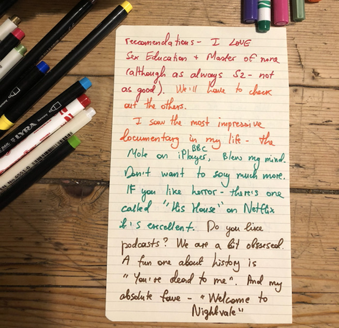 Cat Brings Its Parents A Note From The Neighbors He Visits, They Become Pen Pals With The Cat As Their Postman