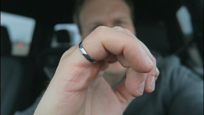 30 Hidden Dress Codes Folks Use To Send Signals About Themselves Shared In This Online Group