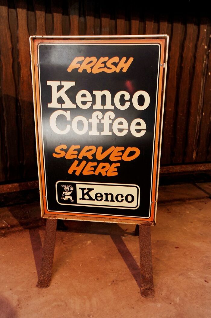 Pub In The UK 'Trapped In Time' For 27 Years And The Glasses Are Still Unwashed Pub In The UK 'Trapped In Time' For 27 Years And The Glasses Are Still Unwashed