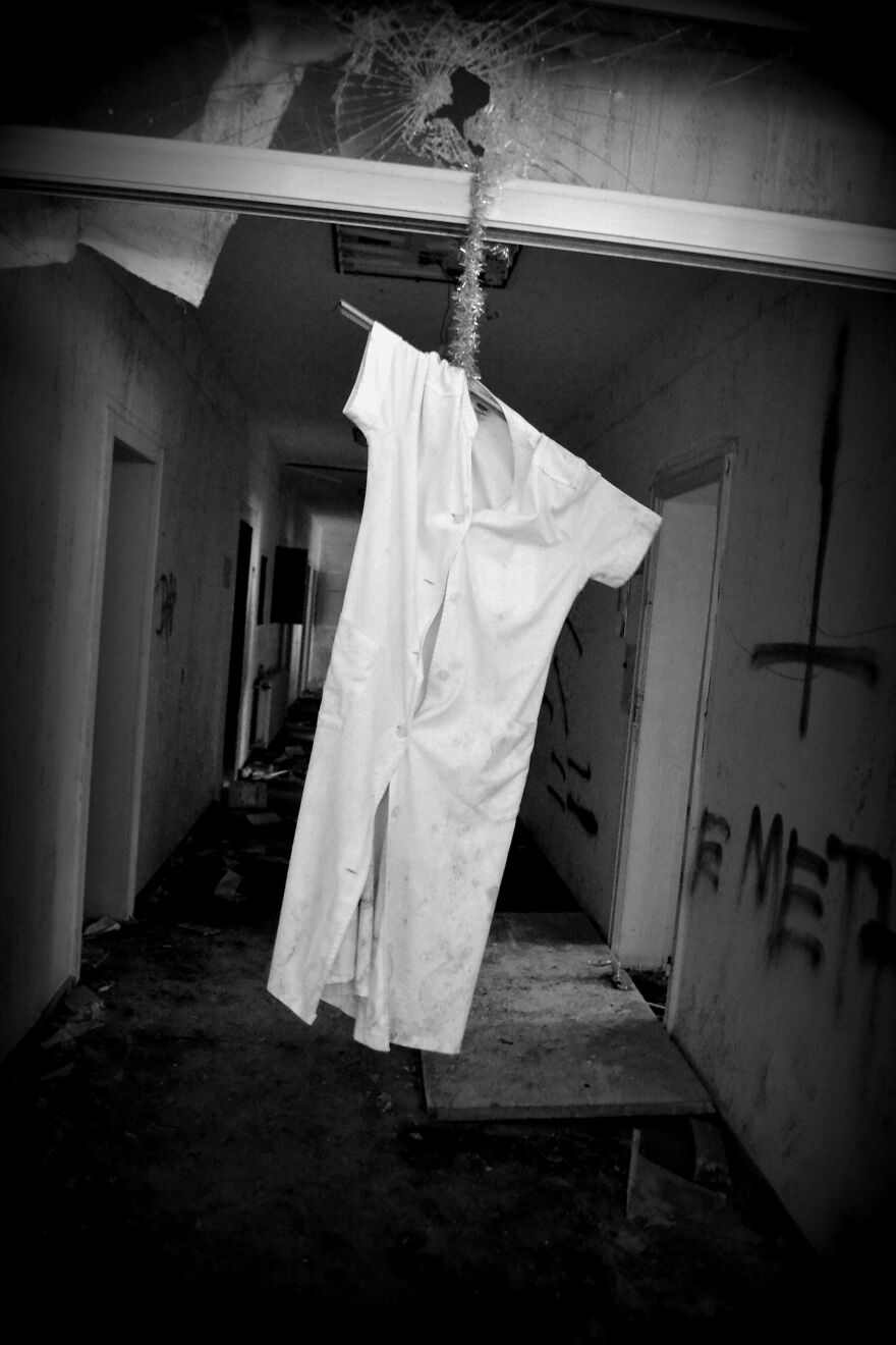 My Exploration Of A Clinic That Was Abandoned In 2002, From One Day To The Next