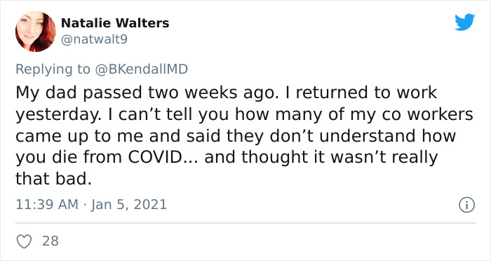X-Ray Shows The Effect Of COVID-19 On The Lungs Compared To A Smoker's Lungs X-Ray Shows The Effect Of COVID-19 On The Lungs Compared To A Smoker's Lungs
