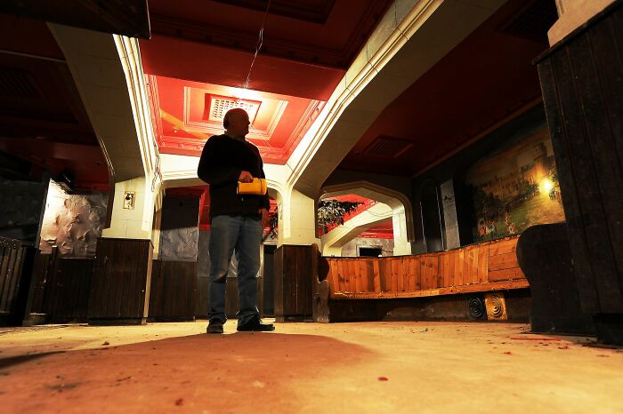 Pub In The UK 'Trapped In Time' For 27 Years And The Glasses Are Still Unwashed