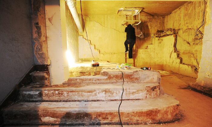 Pub In The UK 'Trapped In Time' For 27 Years And The Glasses Are Still Unwashed