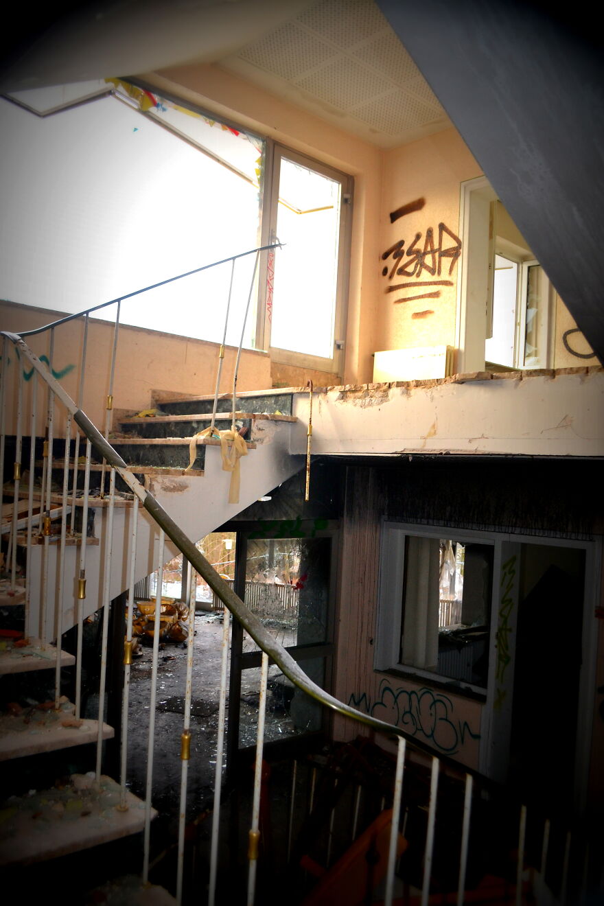 My Exploration Of A Clinic That Was Abandoned In 2002, From One Day To The Next