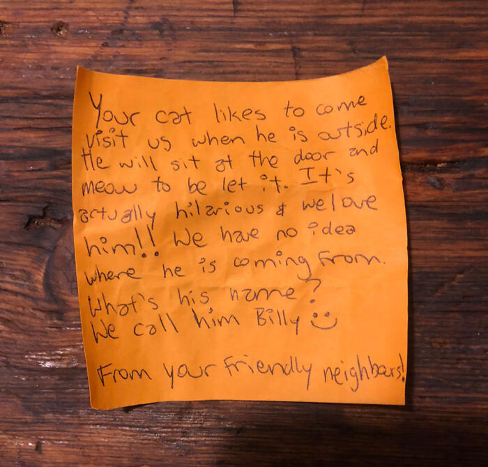 Cat Brings Its Parents A Note From The Neighbors He Visits, They Become Pen Pals With The Cat As Their Postman