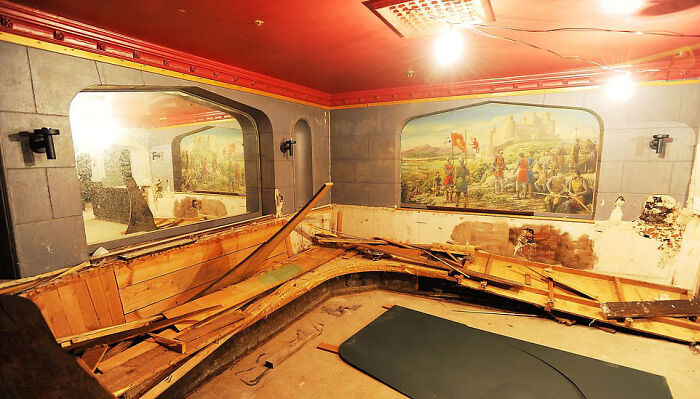 Pub In The UK 'Trapped In Time' For 27 Years And The Glasses Are Still Unwashed