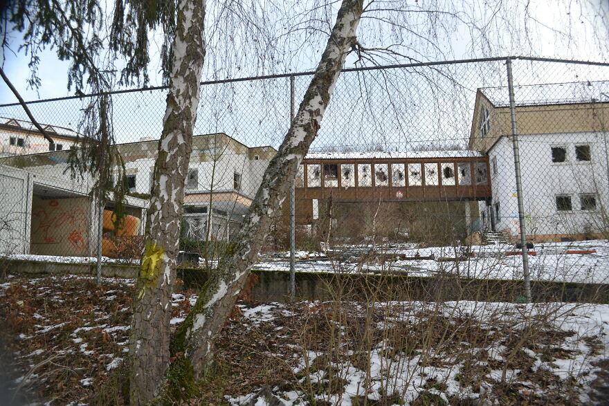 My Exploration Of A Clinic That Was Abandoned In 2002, From One Day To The Next