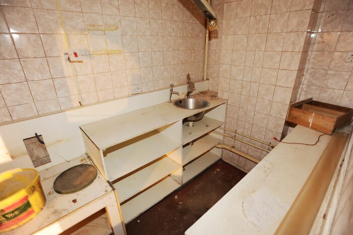 Pub In The UK 'Trapped In Time' For 27 Years And The Glasses Are Still Unwashed