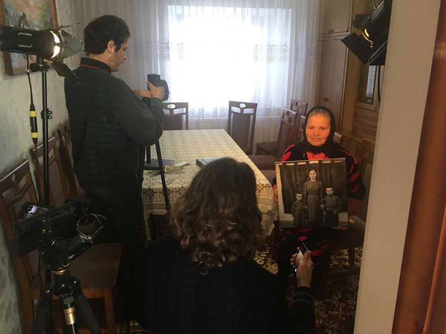 Person Sets Out To Find People From Photos That Were Taken 50 Years Ago, Finds 6 Of Them