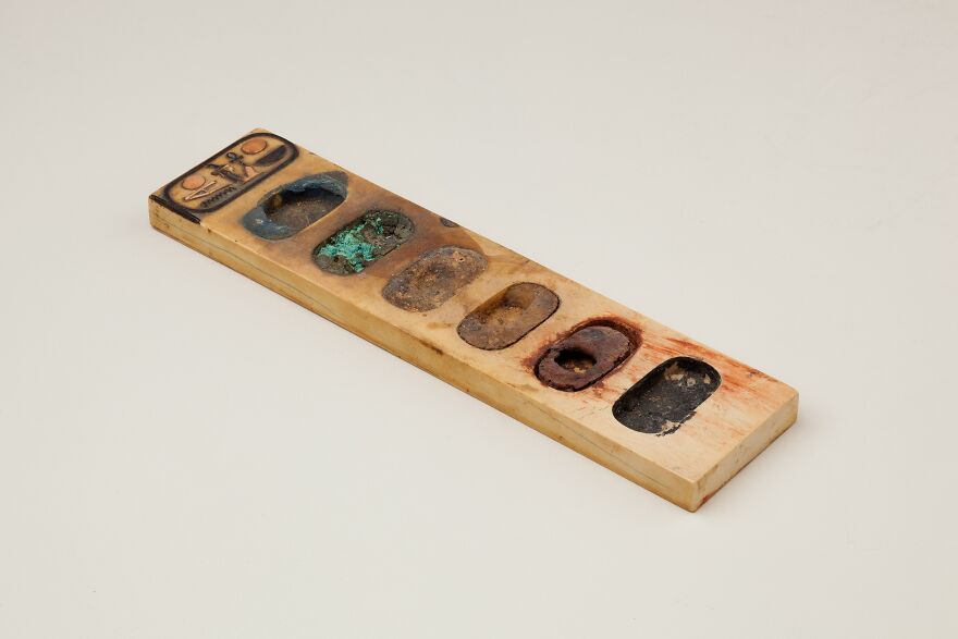 This 3,400-Year-Old Painting Palette With Remnants Of Pigments From Ancient Egypt Has Fascinated The Internet This 3,400-Year-Old Painting Palette With Remnants Of Pigments From Ancient Egypt Has Fascinated The Internet