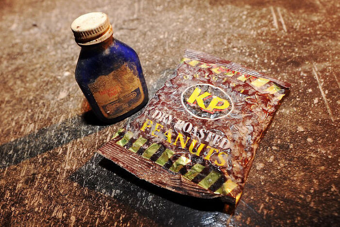 Pub In The UK 'Trapped In Time' For 27 Years And The Glasses Are Still Unwashed Pub In The UK 'Trapped In Time' For 27 Years And The Glasses Are Still Unwashed