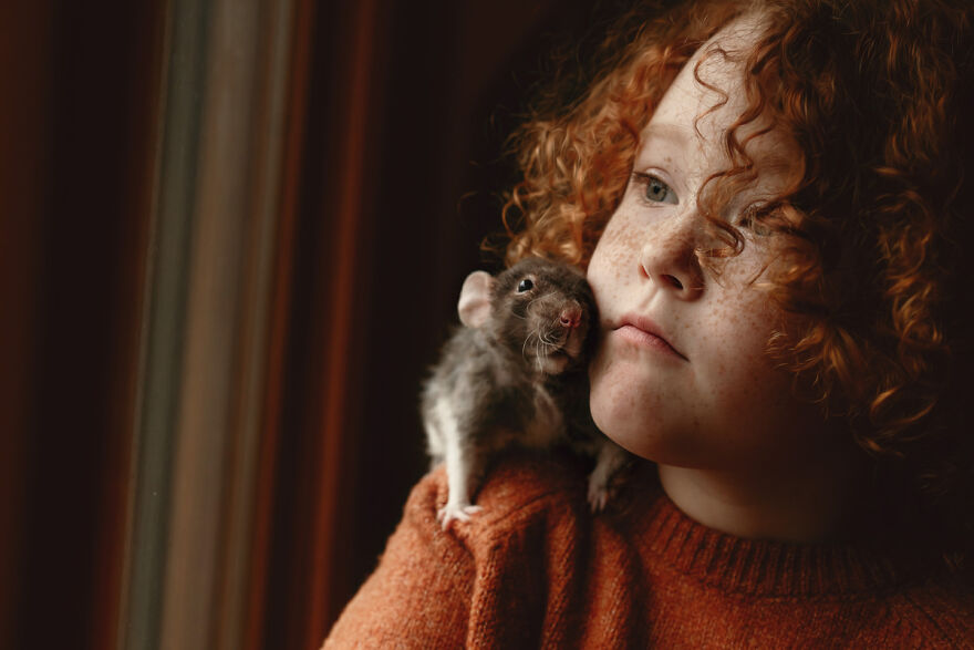 An Adorable Photoshoot Of A Girl And Her Pet Rat Named Disco Bacon By Andrea Martin An Adorable Photoshoot Of A Girl And Her Pet Rat Named Disco Bacon By Andrea Martin