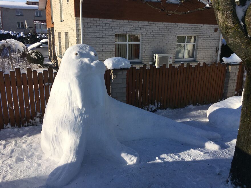 35 Mind-Blowing Photos Of Snow Sculptures In Lithuania, From Octopuses To A Human-Size Pikachu