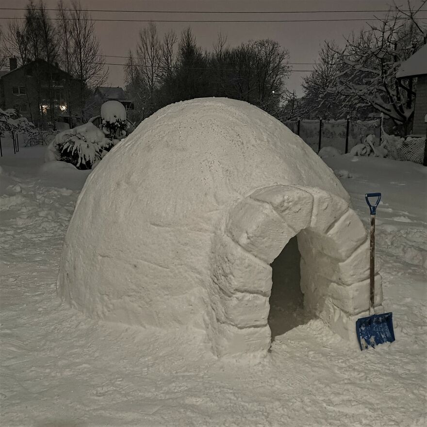 35 Mind-Blowing Photos Of Snow Sculptures In Lithuania, From Octopuses To A Human-Size Pikachu