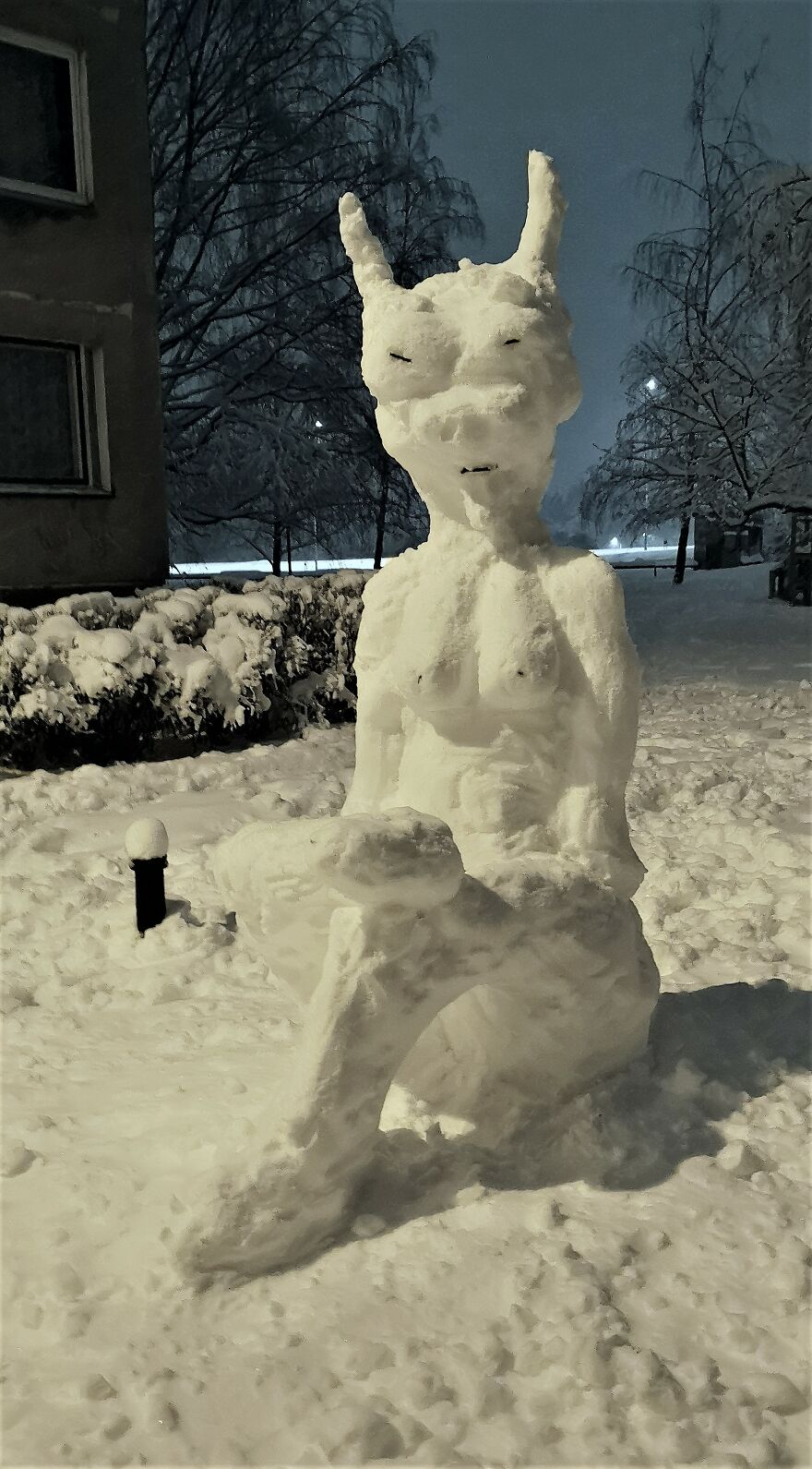 35 Mind-Blowing Photos Of Snow Sculptures In Lithuania, From Octopuses To A Human-Size Pikachu