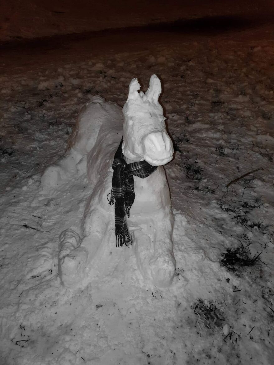 35 Mind-Blowing Photos Of Snow Sculptures In Lithuania, From Octopuses To A Human-Size Pikachu