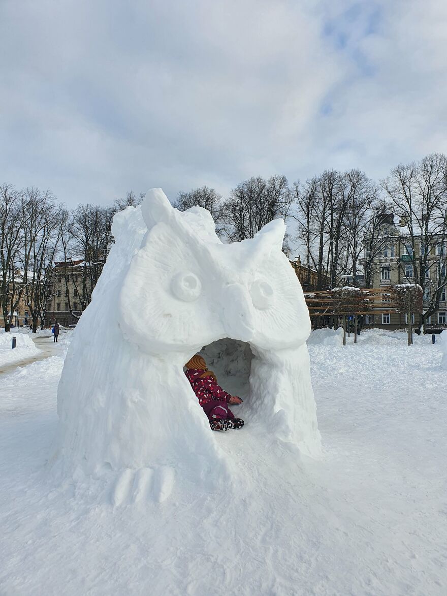 35 Mind-Blowing Photos Of Snow Sculptures In Lithuania, From Octopuses To A Human-Size Pikachu