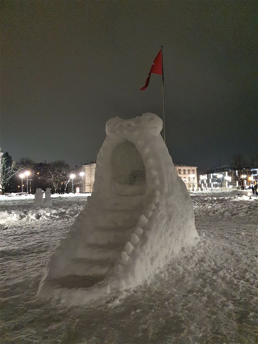 35 Mind-Blowing Photos Of Snow Sculptures In Lithuania, From Octopuses To A Human-Size Pikachu